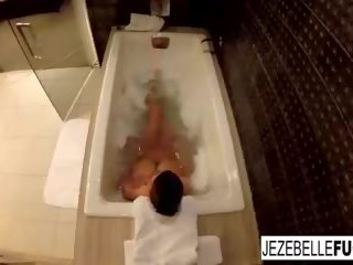 Jezebelle ボンド フィルム 彼女自身 取得 a 浴: フリー 高解像度の ポルノの bb