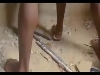 Αφρικάνικο nigerian γκέτο youths γαμήσι από συμμορία ένα παρθένα / πρώτα μέρος