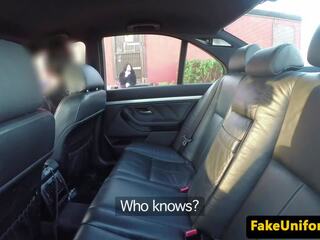 Pulled povekas uk ominaisuus analized sisään poliisi auto