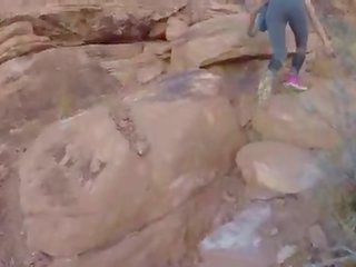 Venkovní veřejné pohlaví video v červený rock canyon