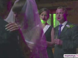Infiel bridesmaids mea y mqmf cathy consigue joder duro en trío adulto vídeo