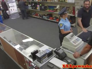 Echt pawnshop xxx film met bigass agent in uniform